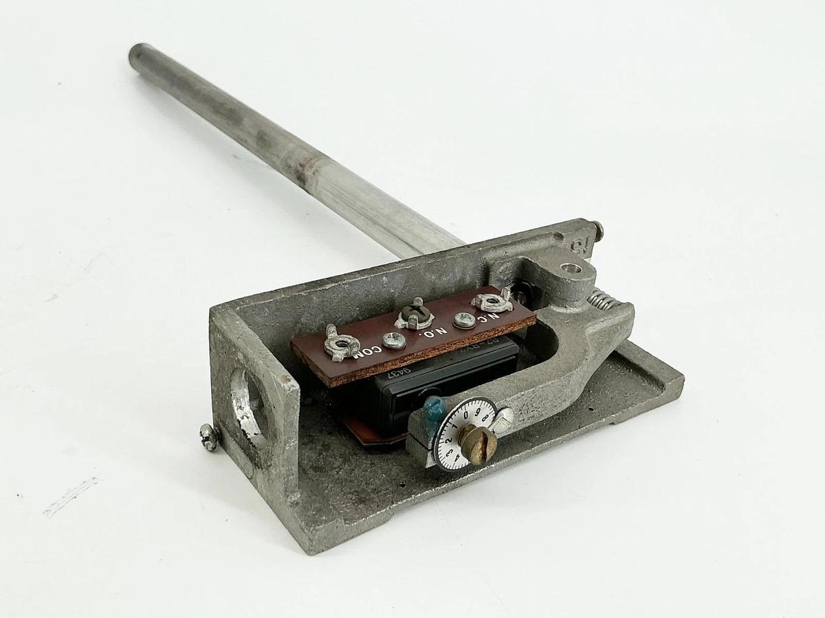 Used Burling H-1S-FMJ Temperature Control 700 Deg F 450Set Temp 8.5"