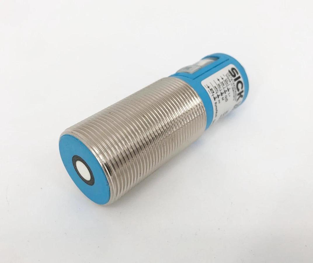 New SICK UM30-211111 Ultrasonic Distance Sensor 9-30VDC 6037660 - No Box