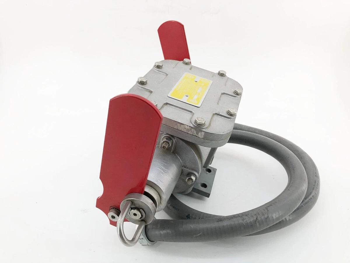 Used Conveyor Components PC-D2SX Pull Cord Control SPDT 20A 125/250/480VAC