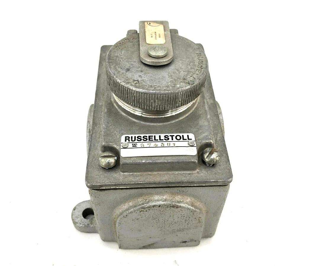 New Russellstoll 3743U1 Receptacle 20A 125V