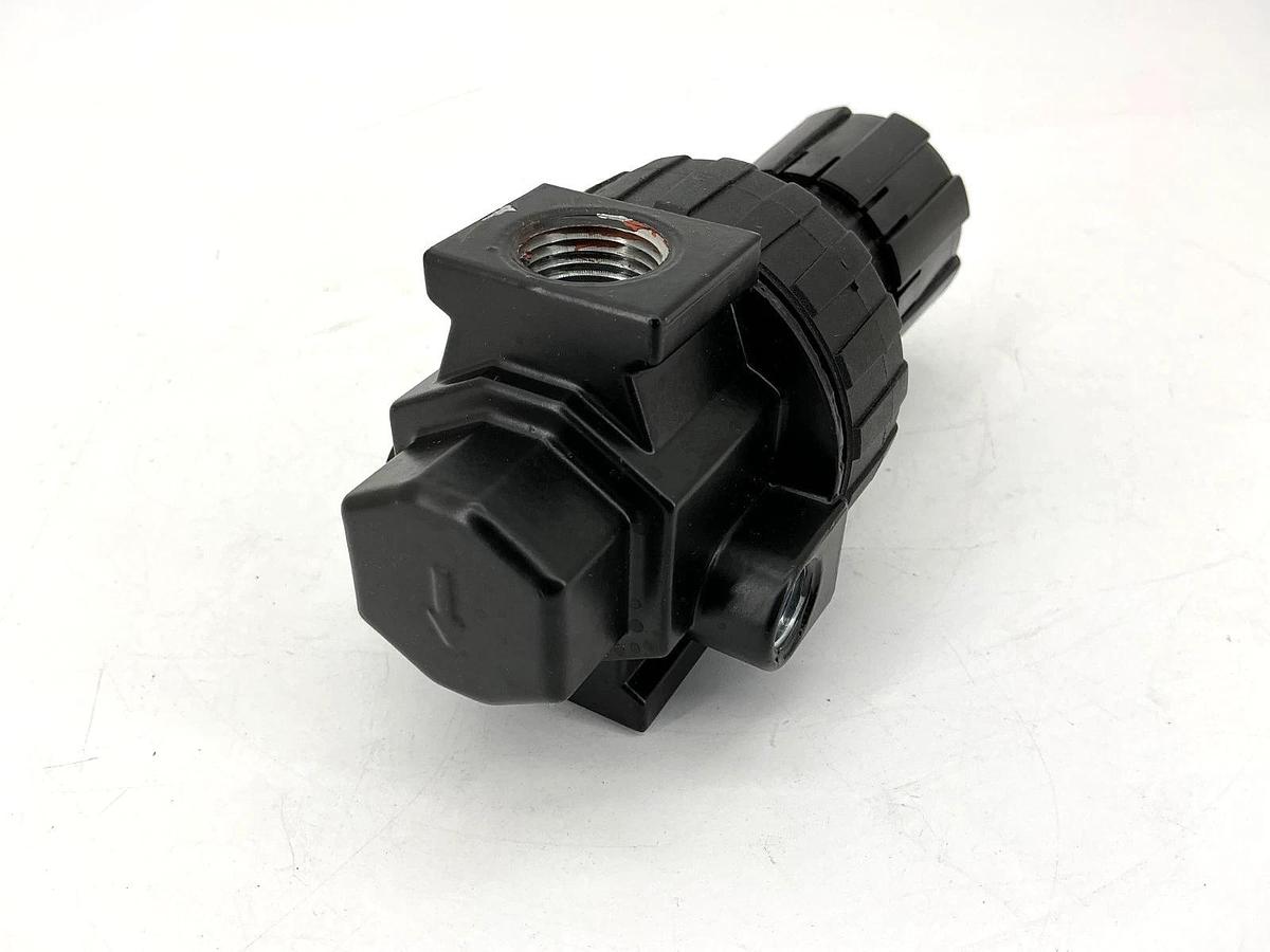 New Parker 06R313AC Pneumatic Pressure Regulator Port Size: 1/2" 150PSI - No Box