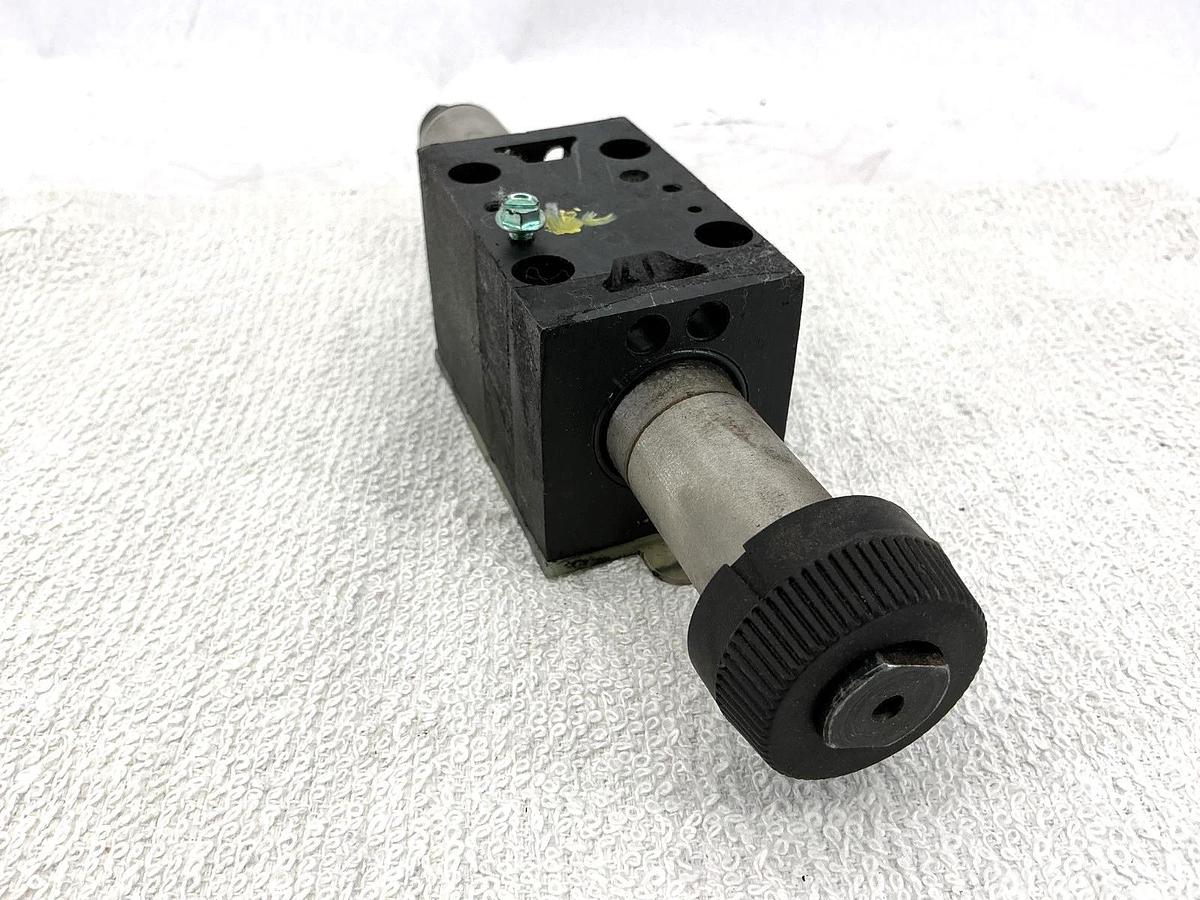 Used Vickers DG4V-3S-6C-M-FTWL-B5-60 Solenoid Directional Valve 5000PSI