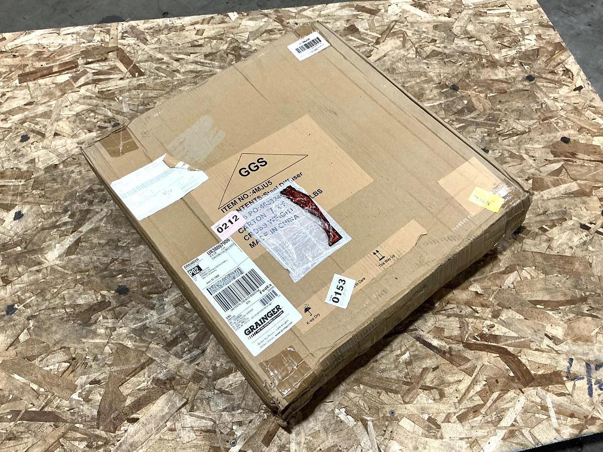 New Grainger 4MJU5 Steel Diffuser 23-3/4"x23-3/4"x12" Duct: 12" White