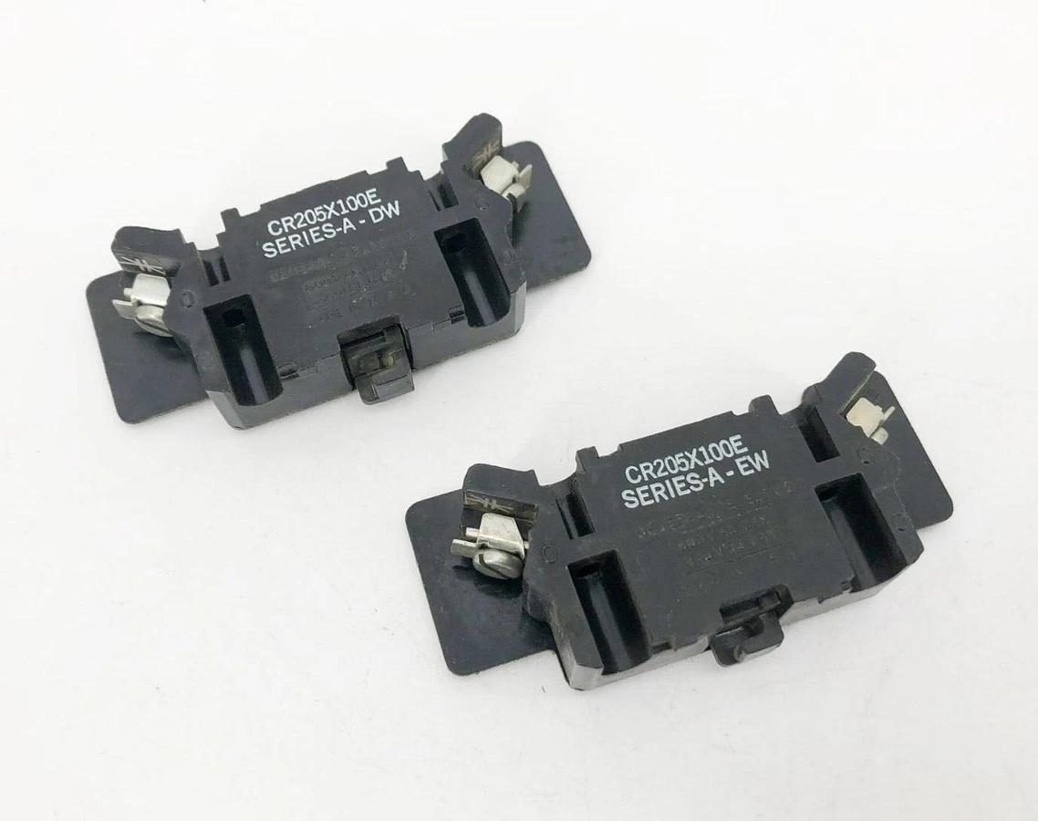 Lot of 2 New GE General Electric CR205X100E Auxiliary Contacts 600VAC 250VDC