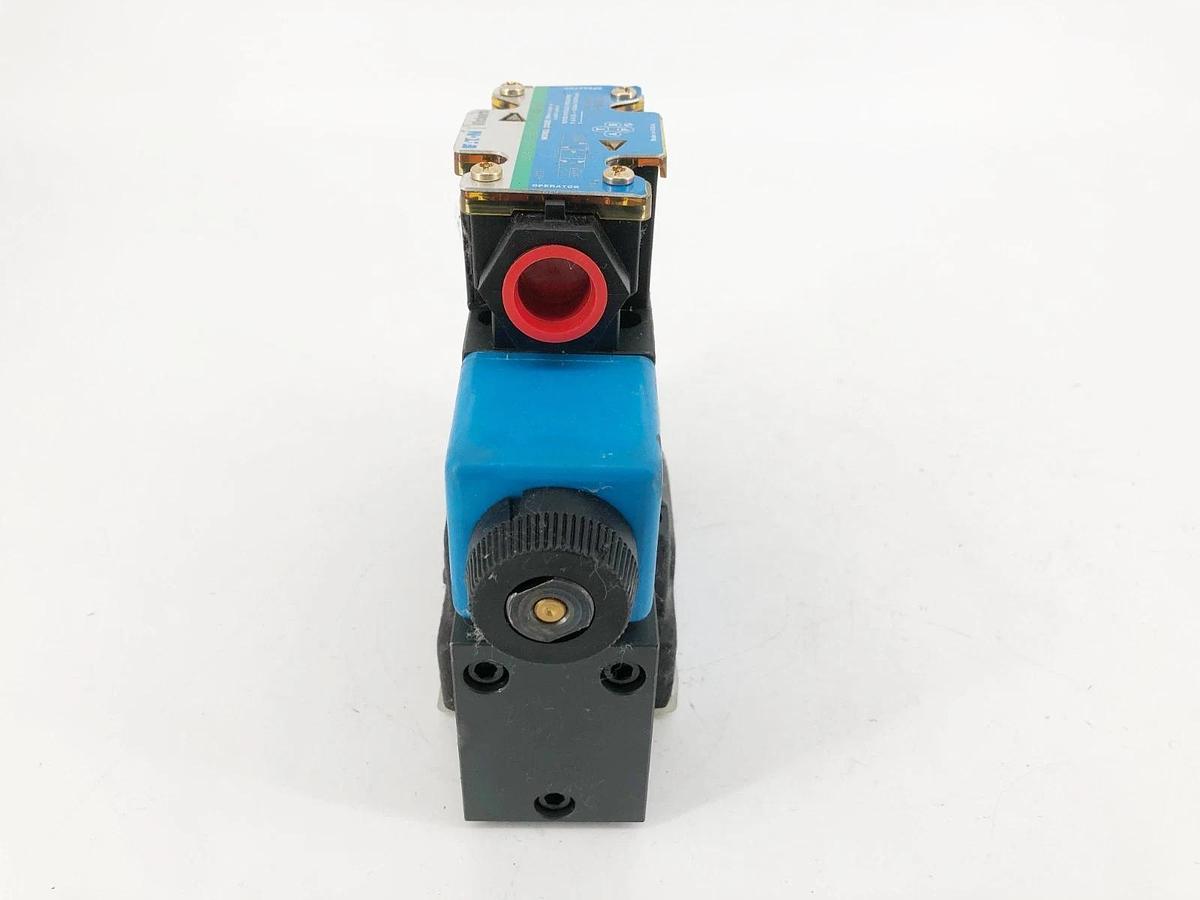 New Vickers DG5S4-022C-T-M-FW-B5-20 Directional Valve 110/120V 02-134753