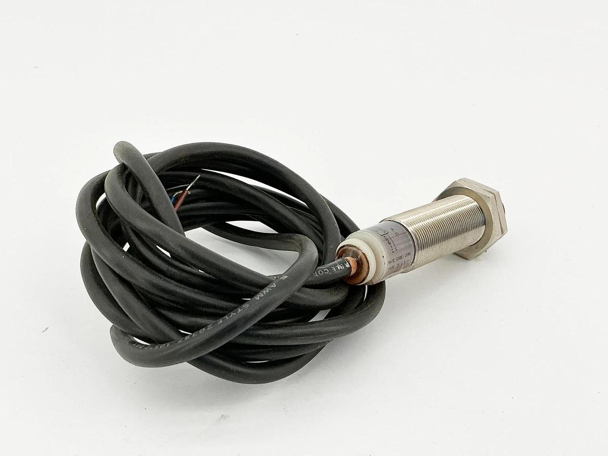 New Cutler Hammer E57-18LE12-A1 Inductive Proximity Sensor 250V Ser.E1 - No Box