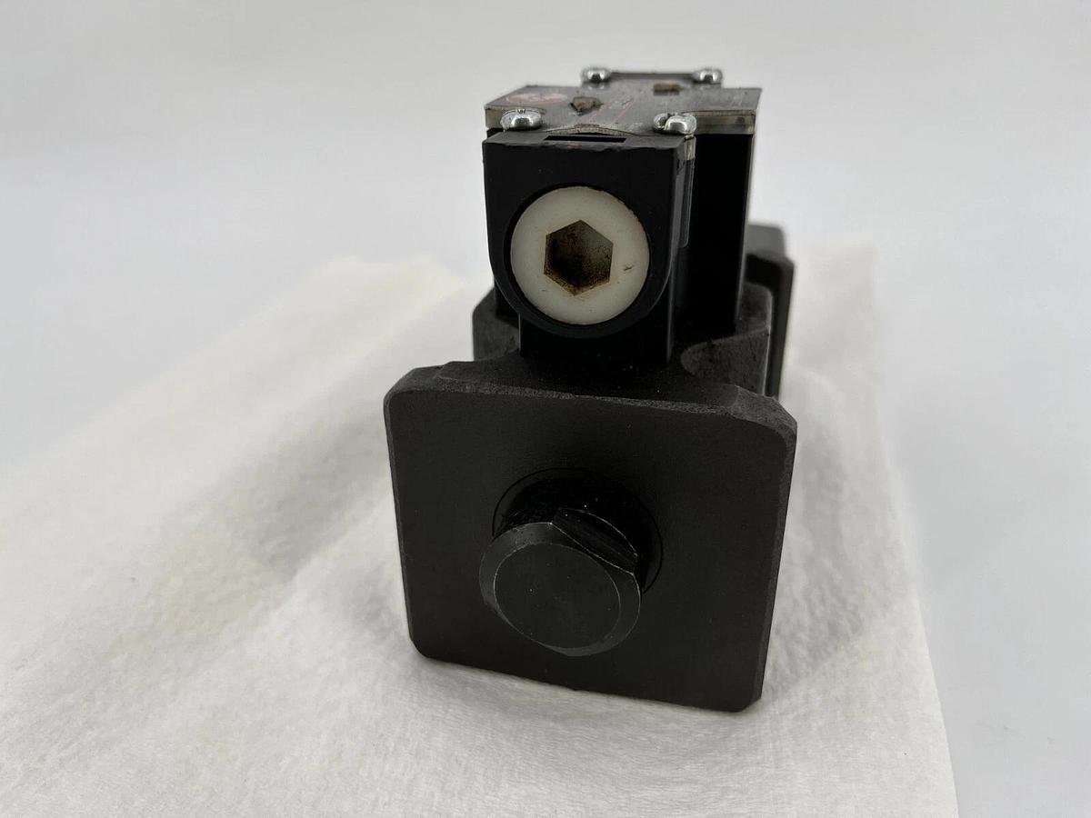 Used Canimex DSG-2B2-03-A110 Solenoid Hydraulic Valve 110V Coil
