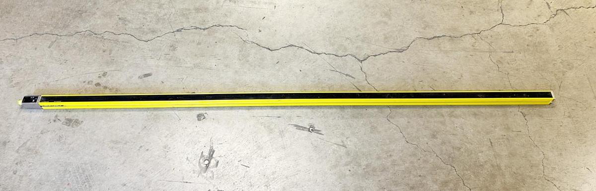 Used Leuze MLC520R30-1500 MLC Receiver Safety Light Curtain TType 4 MLC 500 Series