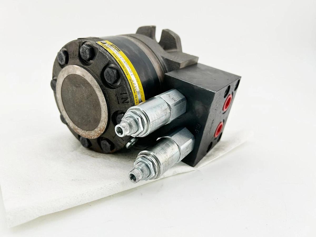 New Parker 110A-071-AM0-R1 Hydraulic Low Speed Motor 1" Key 2B Man W/VCR No Box