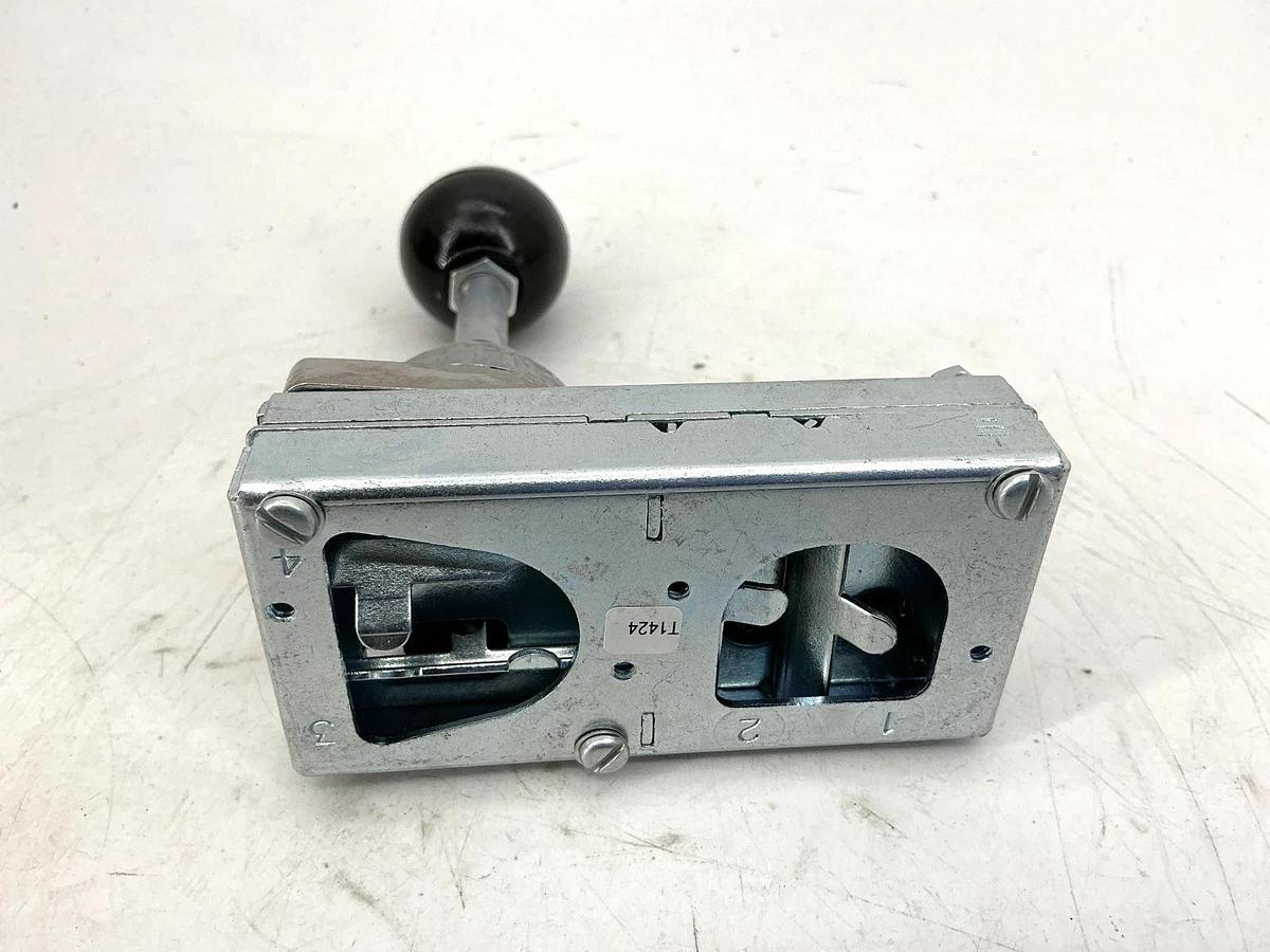 New Eaton 10250T4513 Ser A2 Joystick Operator Oiltight 4Pos Left/Right/Up/Down