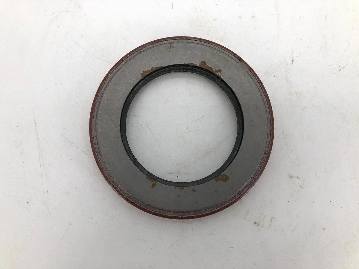 Used Lot of 2 New Federal Mogul National 455144 Oil Seals