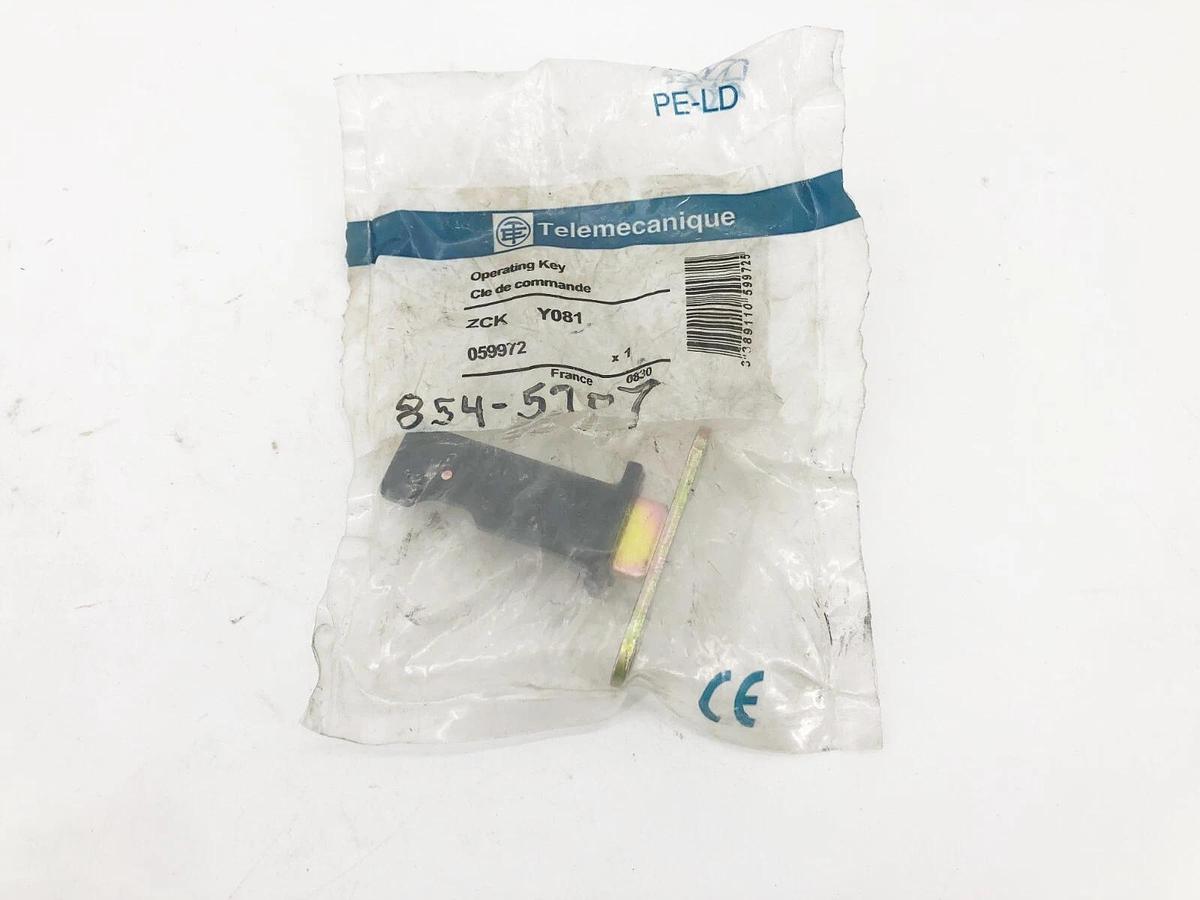 Lot of 2 New Telemecanique ZCK Y081 Operating Keys 059972