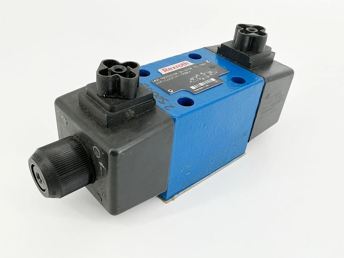 New Rexroth R900592338 Directional Solenoid Valve 120V 4WE10J33/CW110N9K4 No Box
