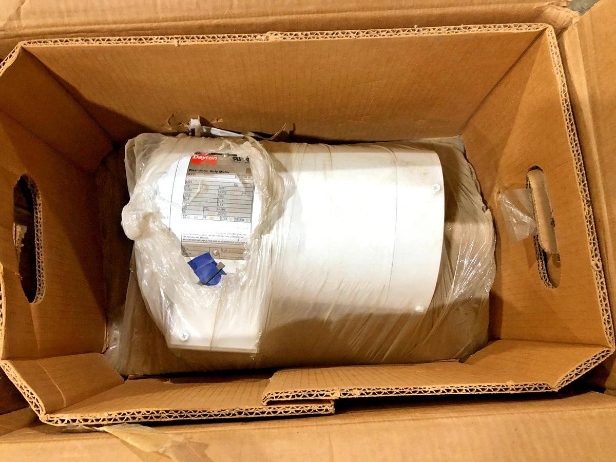 New Dayton 1TRZ5 Washdown Motor 1-1/2 HP 208-230/460V 1740rpm 4.2/2.1A 3PH