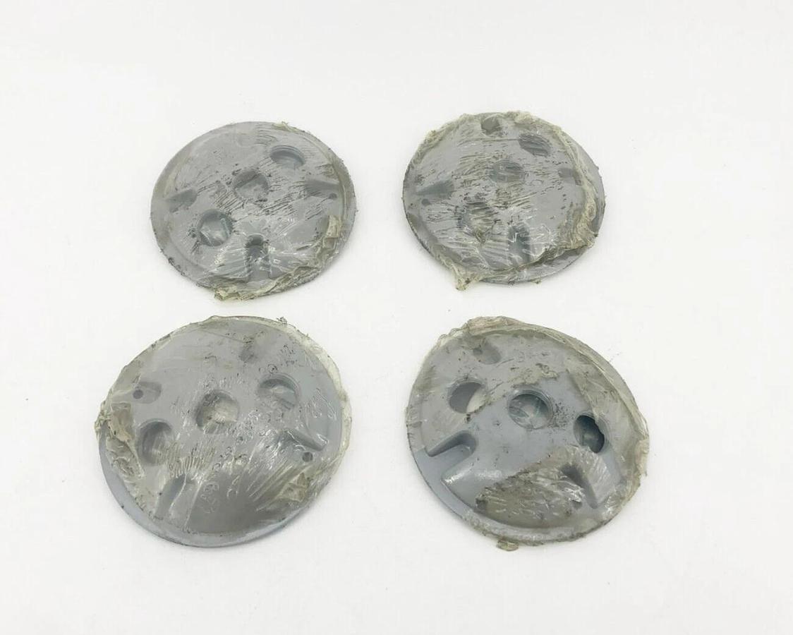 Lot of 4 New Bell 5197-0 Weatherproof Round Cluster Covers 3 Outlets 1/2"