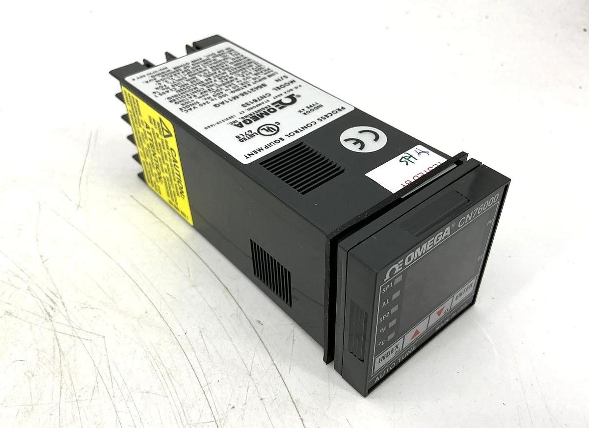 New Omega Engineering CN76133 Auto Tune Temperature Controller 100-240VAC