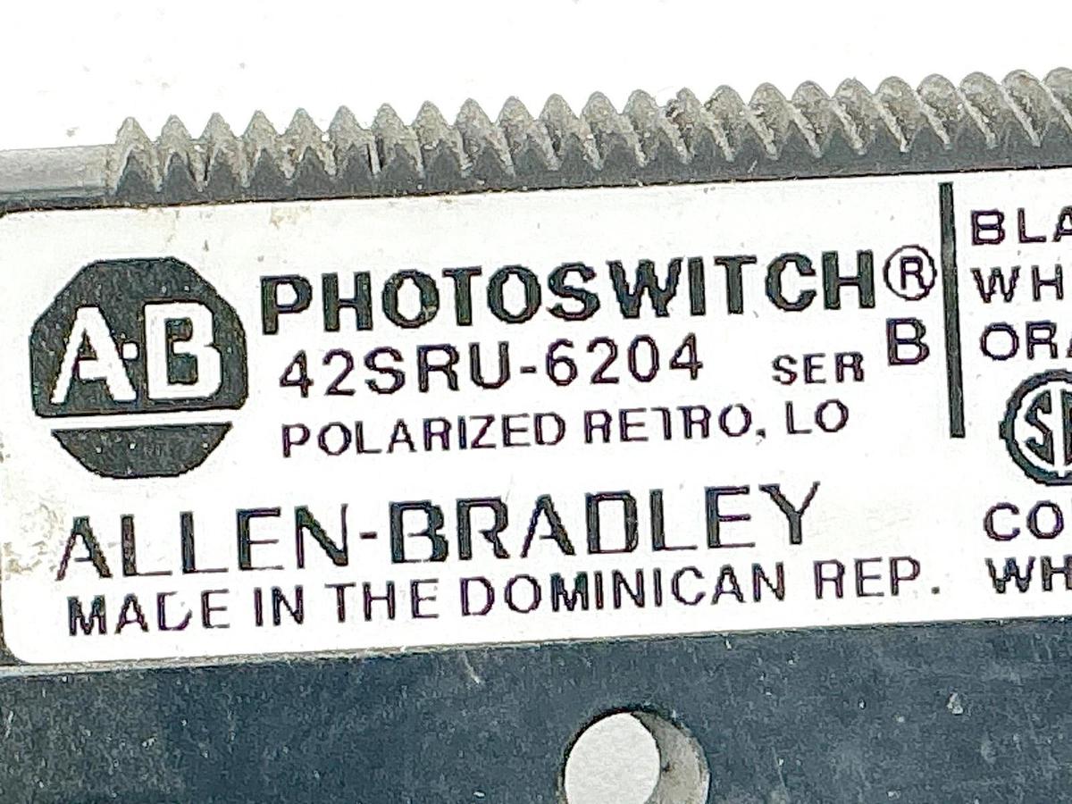 New Allen Bradley 42SRU-6204 Photoswitch Sensor 20-132VAC 1.2vA Ser.B - No Box
