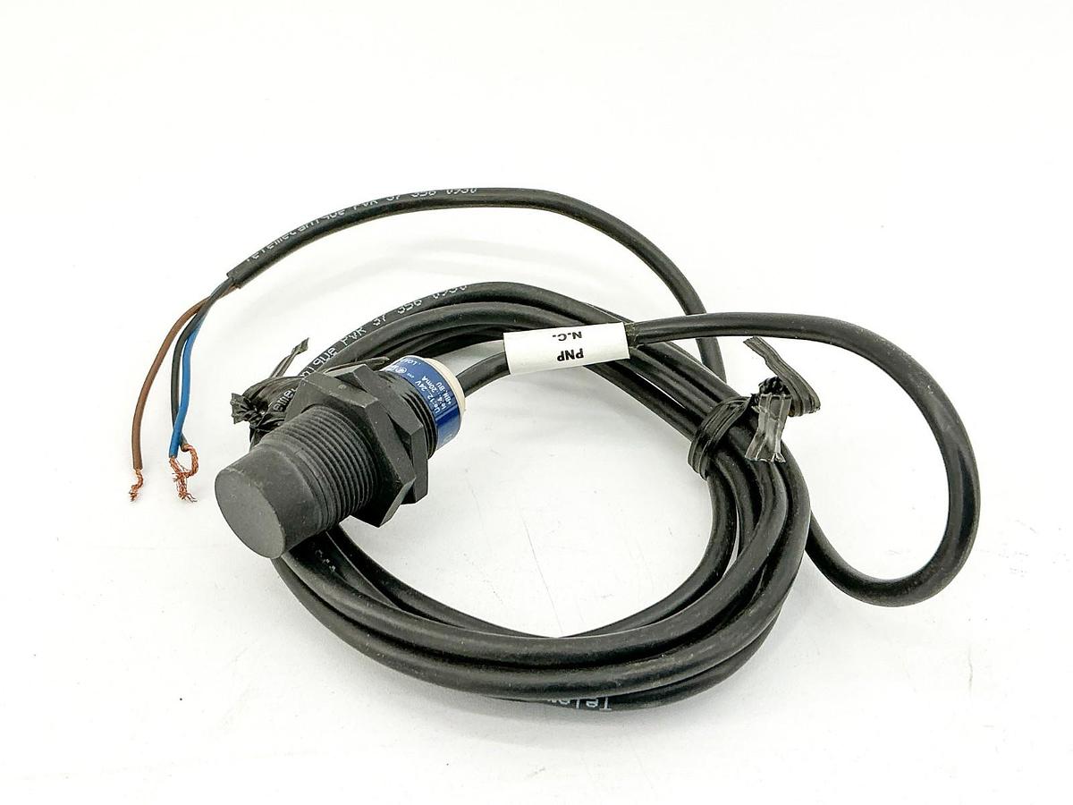 New Telemecanique XS4P18AB120 Inductive Proximity Sensor 12-24V 20mA - No Box