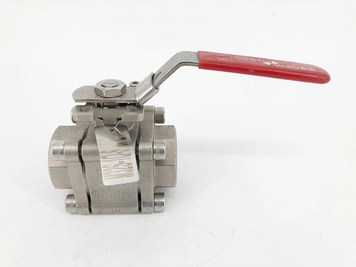 New Sesto Valves M32S-1Q-S60F-L Ball Valve 1-1/4" CF8M 2000WOG - No Box