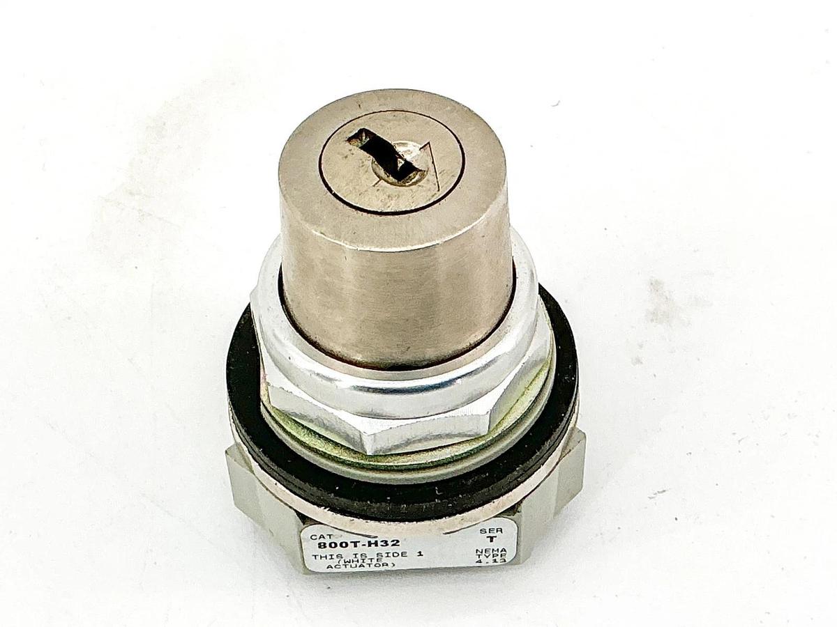 New Allen Bradley 800T-H32 Keyed Selector Switch Ser T - Missing Key