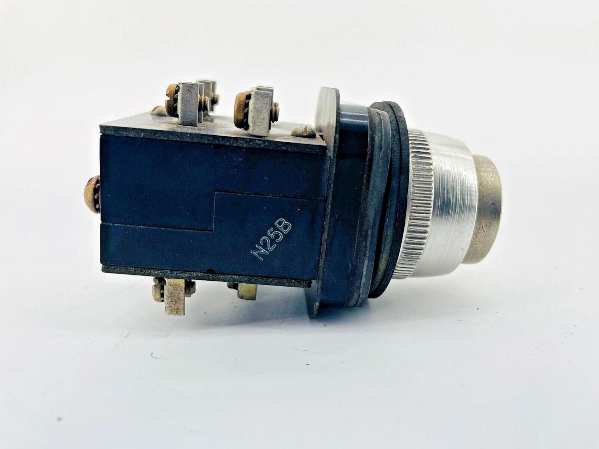 Used Allen Bradley 800T-E11B Cylinder Lock Pushbutton 2NO 2NC NO KEY