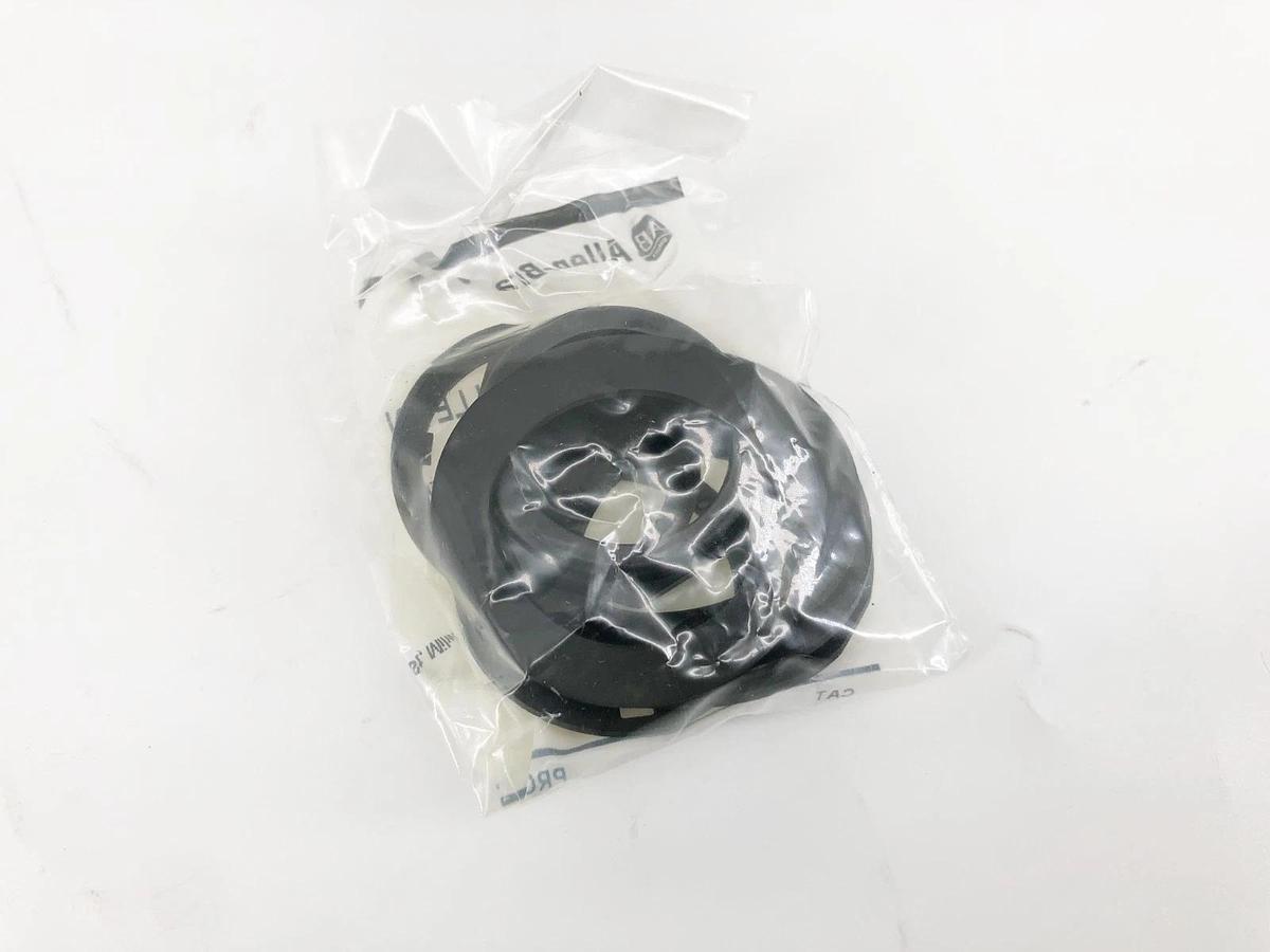 New Allen Bradley 800HC-AR2D1 Ser. F Black Momentary Pushbutton 30.5mm 800TC-XD1