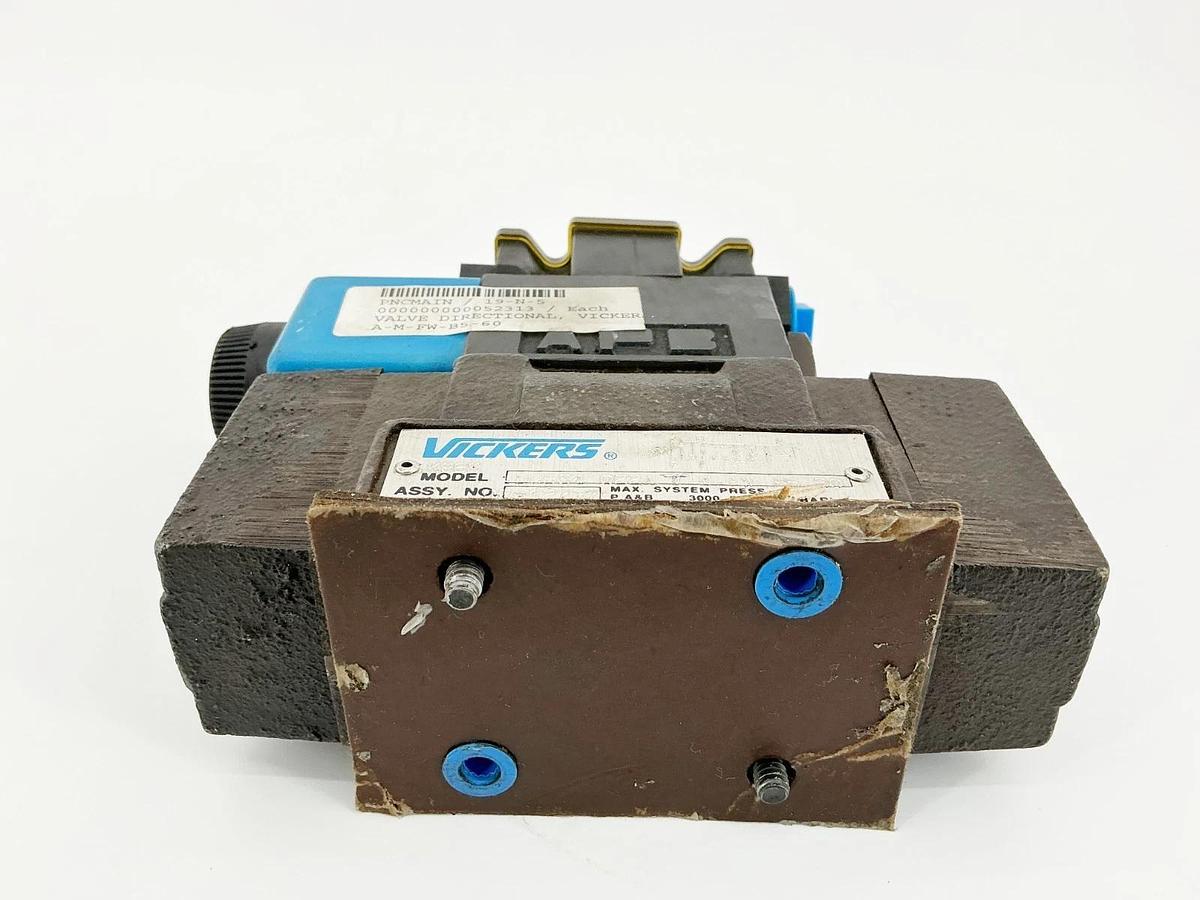 New Vickers DG5S4-022A-T-M-FW-B5-20 Solenoid Valve 120V 02-127375 - No Box