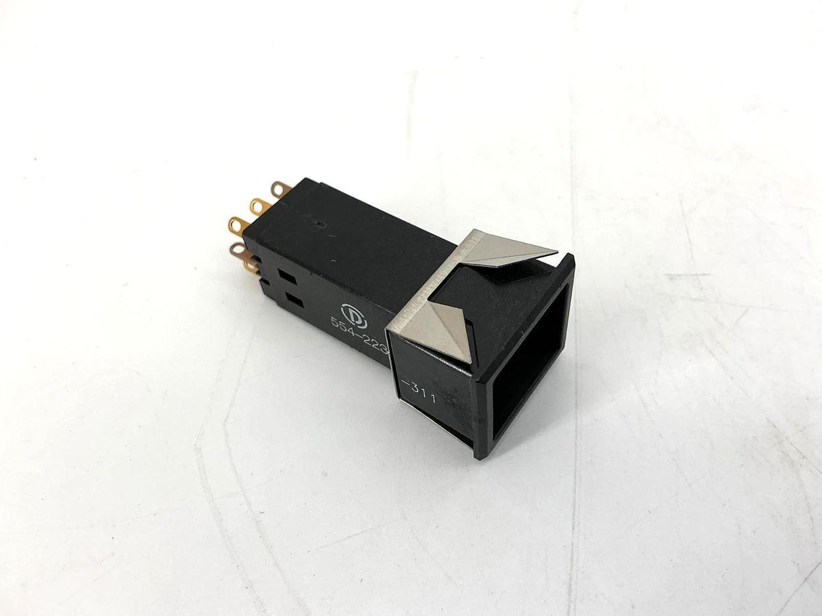 New Dialight 554-2231-311 Panel Mount Pushbutton Switch 8-Pin 1A 125VAC No Box