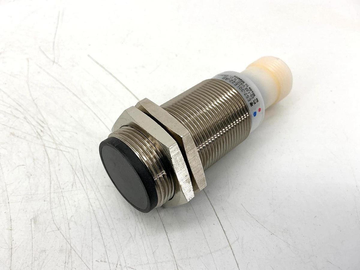 New Eaton E57-30LE22-AB Ser G1 Inductive Proximity Sensor 3P Sn=22mm 20-132VAC