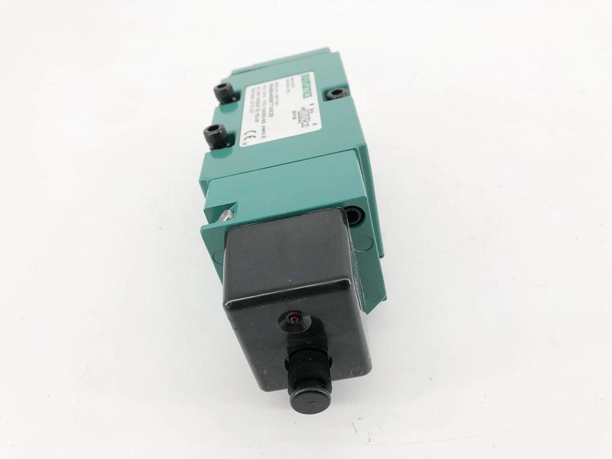 New Numatics 554BA400KT14X30 Solenoid Valve 1/2" NPTF110/120V 150psig - No Box