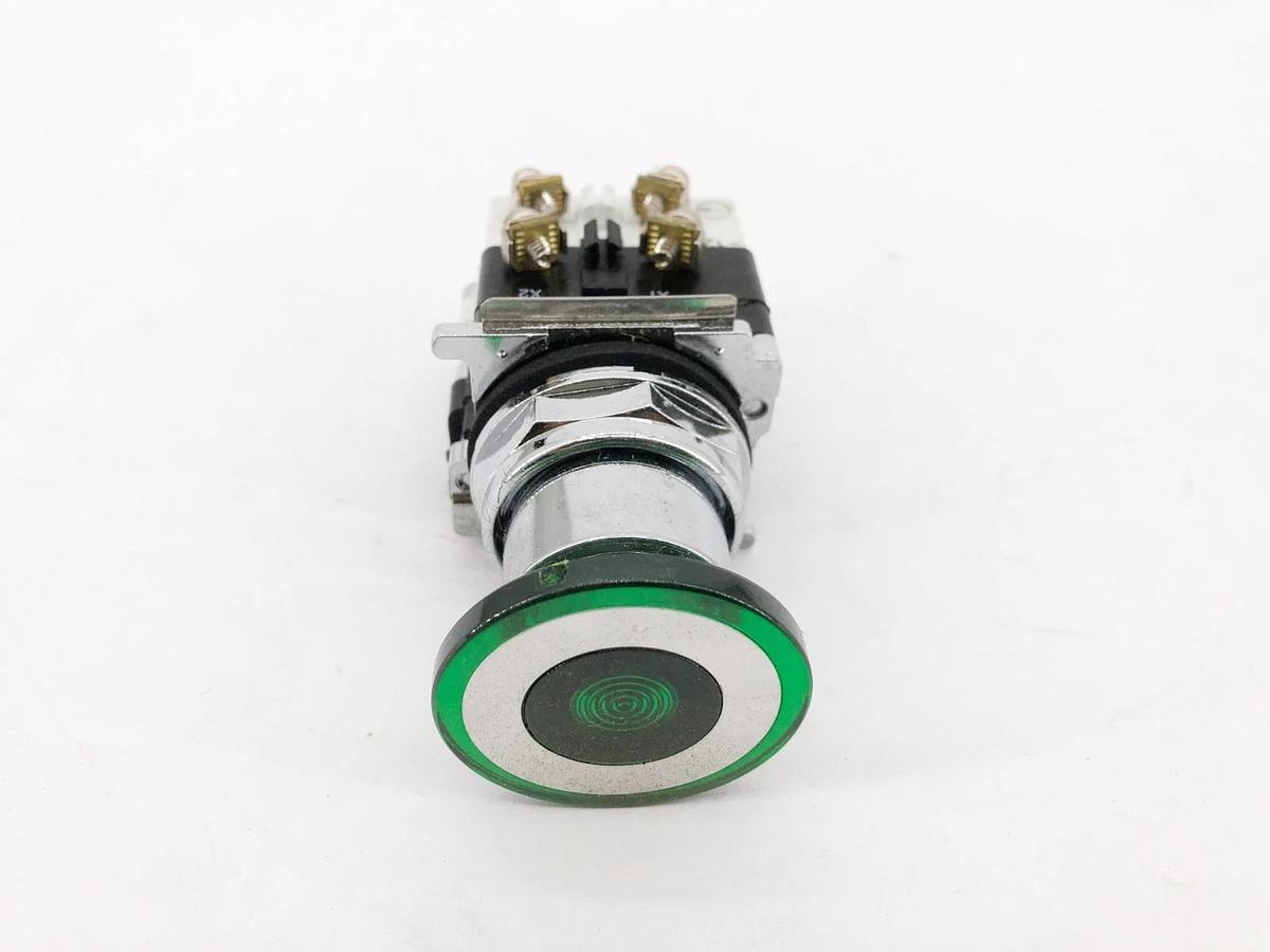 New Cutler-Hammer 10250T463-3C48X Oil Tight Illuminated Green Push-Pull Device