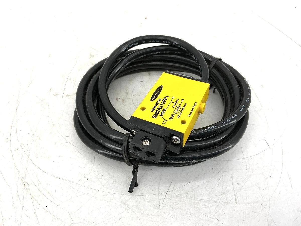 New Banner Engineering SM2A312FP1 Photoelectric Sensor 24-240VAC 63750 - No Box