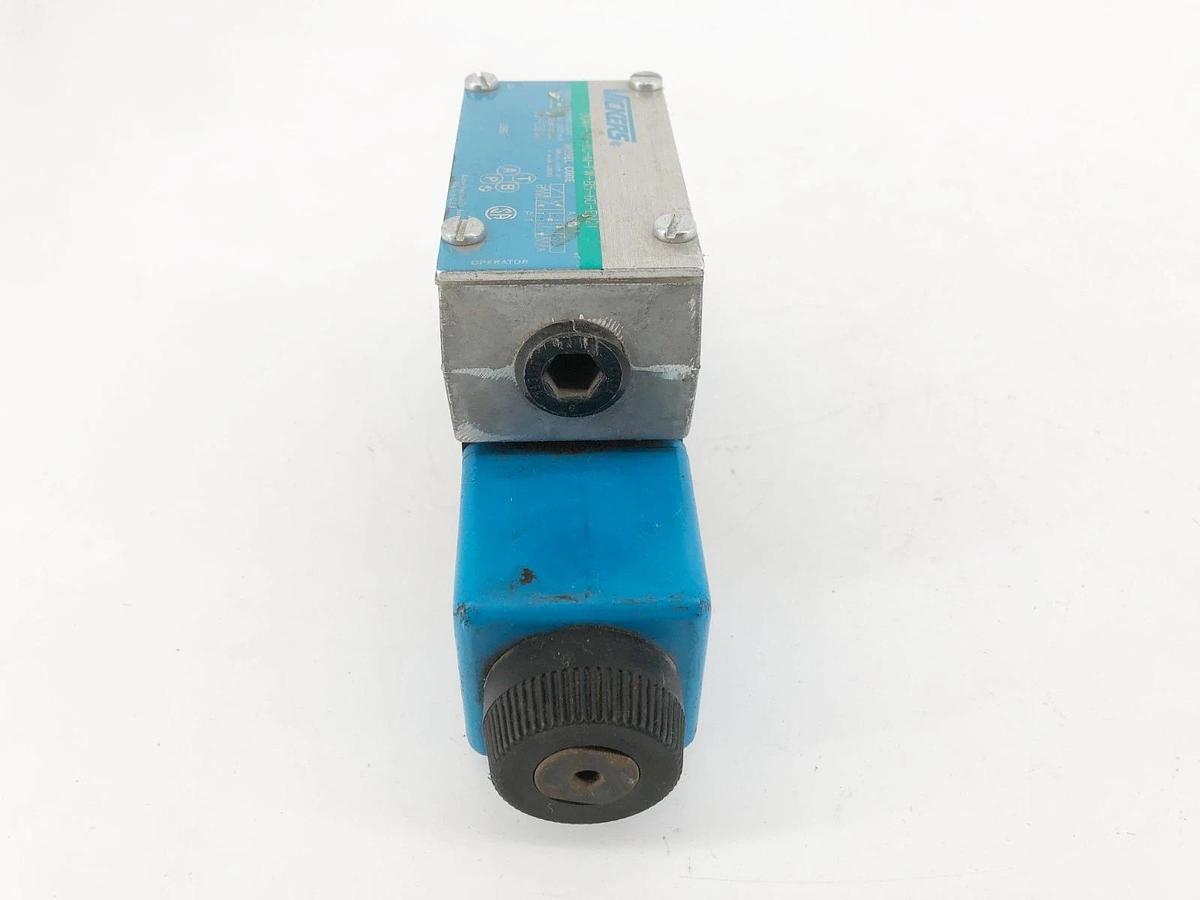 New Vickers DG4V-3S-6C-M-FW-B5-60-EN21 Directional Valve 120V 02-135347 - No Box