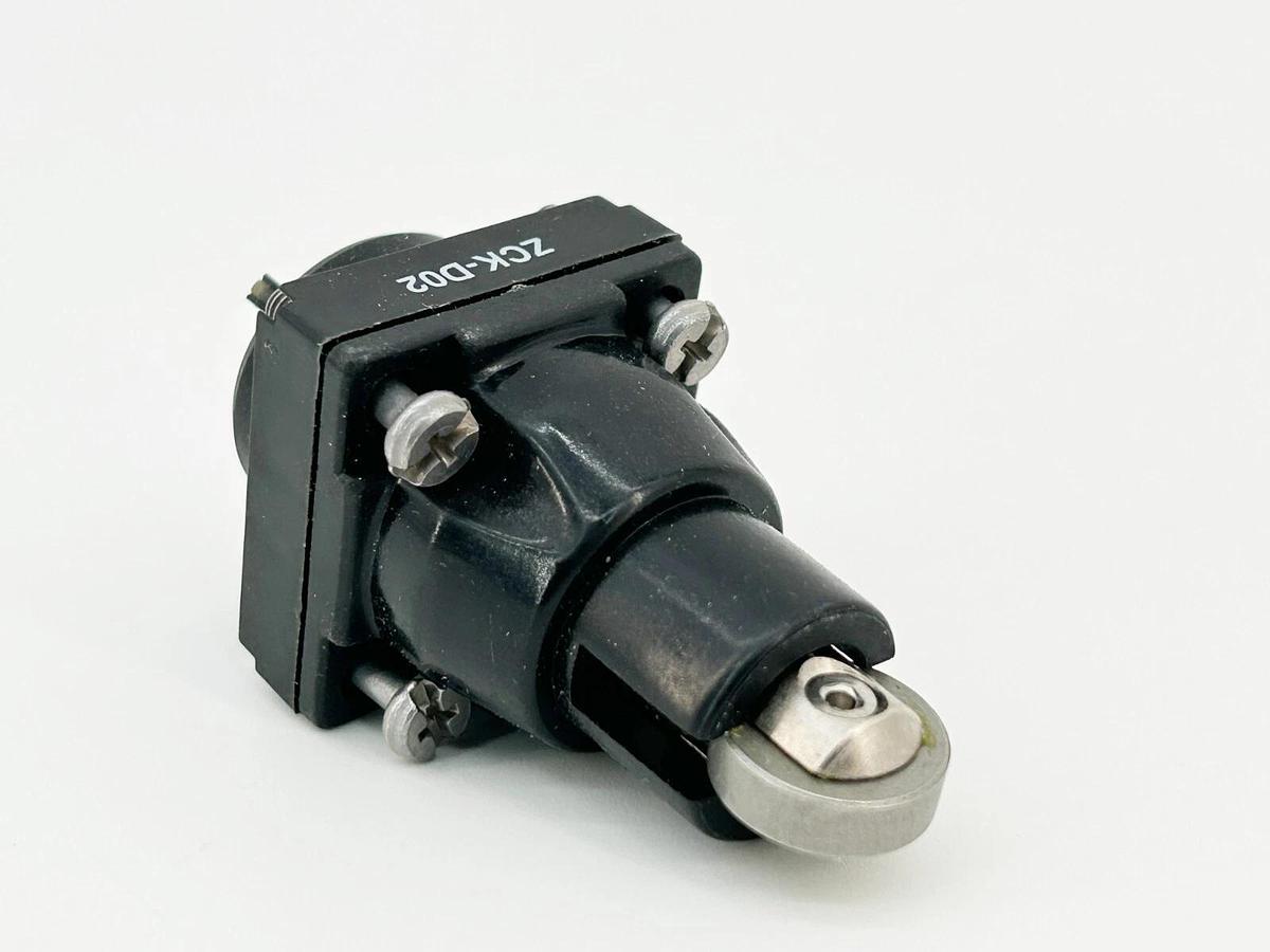 New Telemecanique ZCKD02 Limit Switch Roller Plunger Spring Return 2 Directions