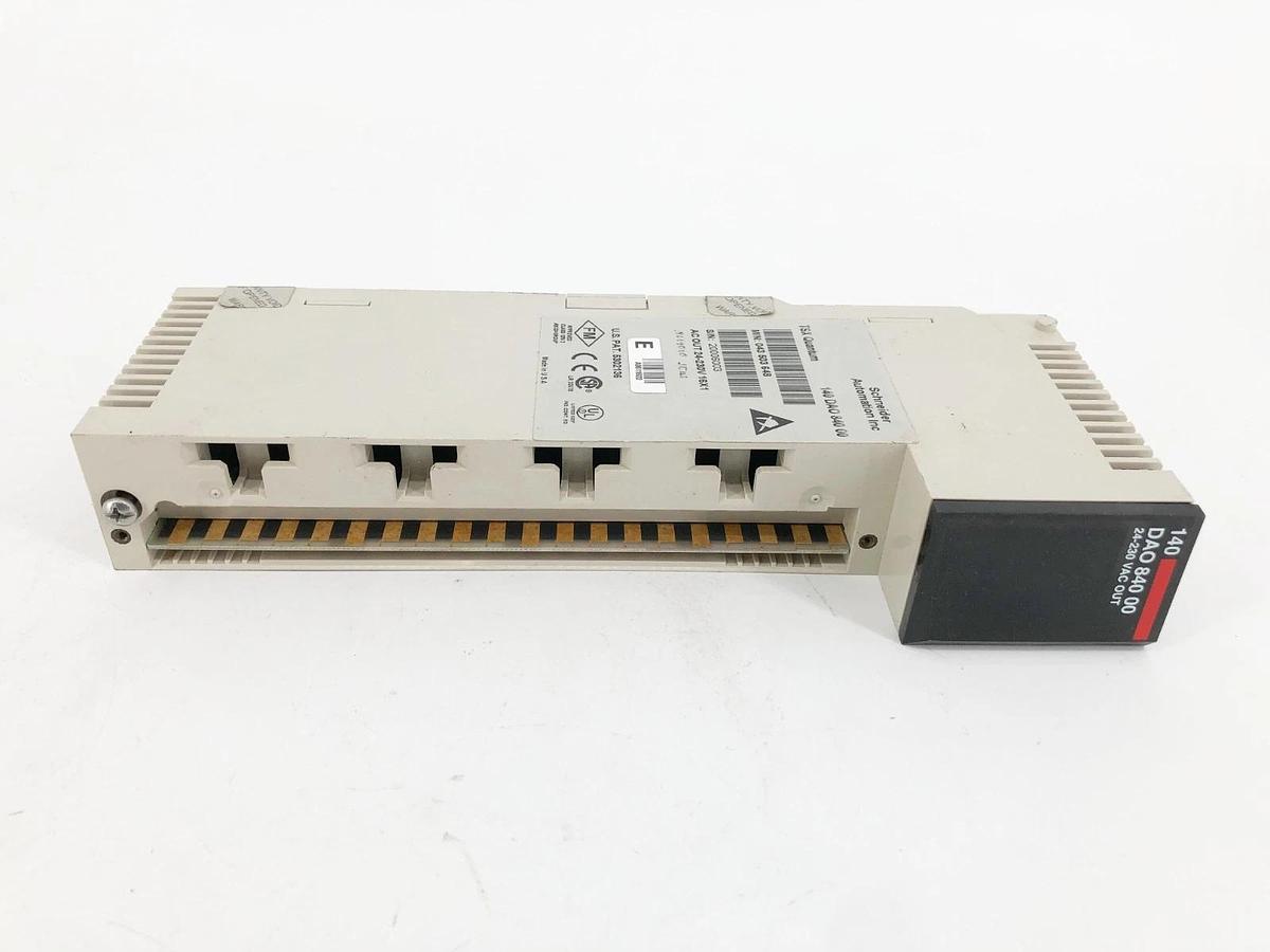 Used Schneider Automation 140DAO84000 Modicon Output Module 24-230VAC 16X1
