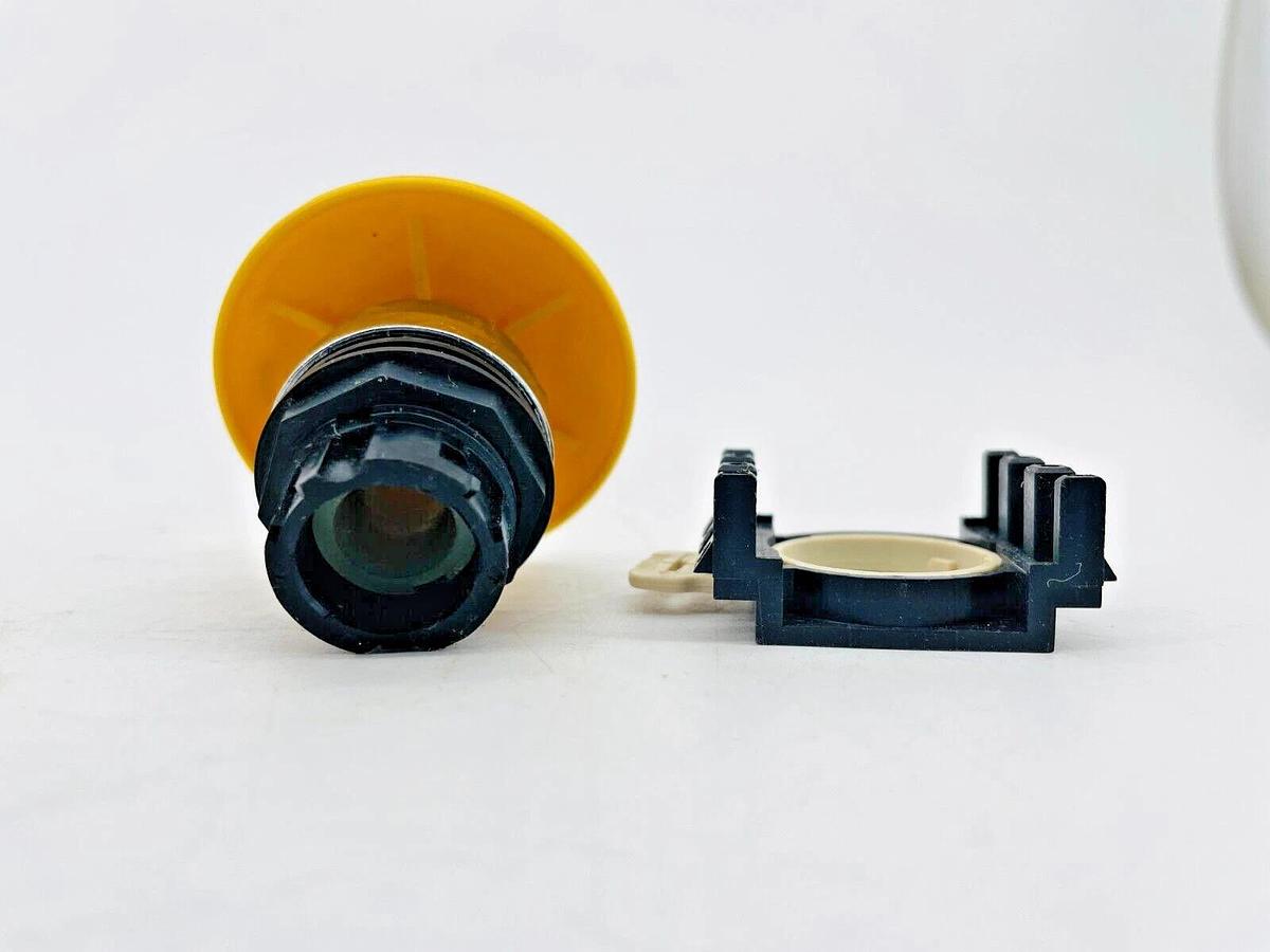 New Cutler Hammer E22JPL4 Pushbutton Yellow 50mm Maintained