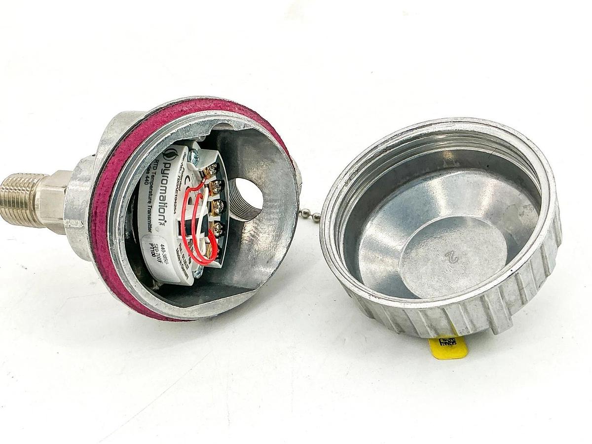 New S.W Controls R1T185H483-018-00-8HN31,T-440-385U-S(0-700)F Temp Transmitter
