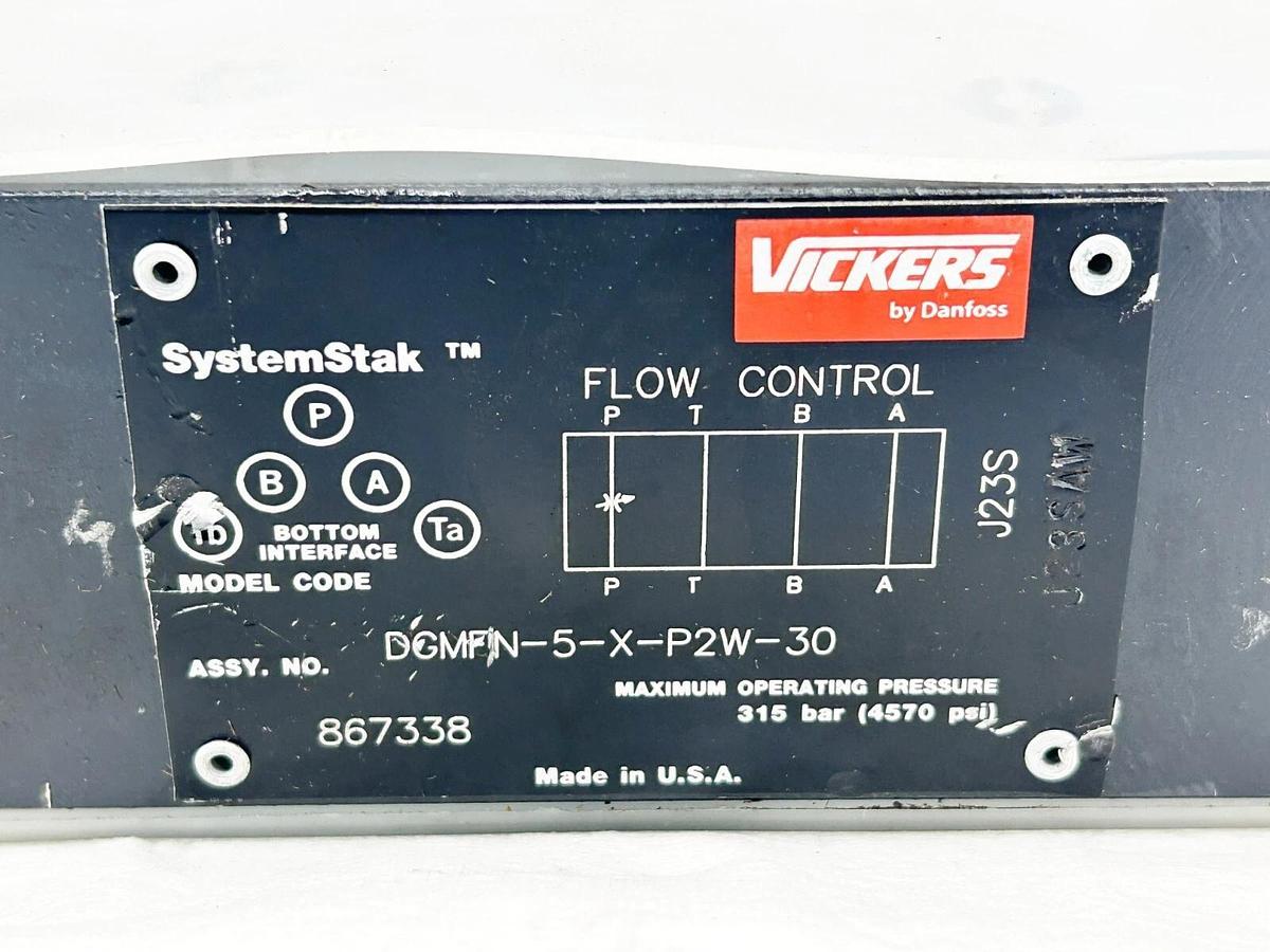 New Danfoss Vickers DGMFN-5-X-P2W-30 Flow Control Valve 4570psi 867338 - No Box