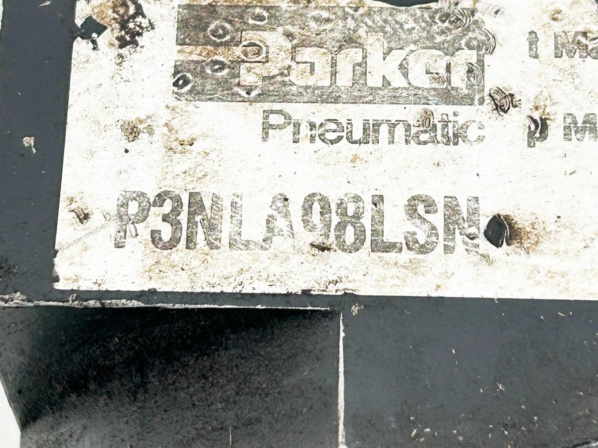 Used Parker P3NLA98LSN Lubricator 250PSIG 17.2Bar 1" NPT Port