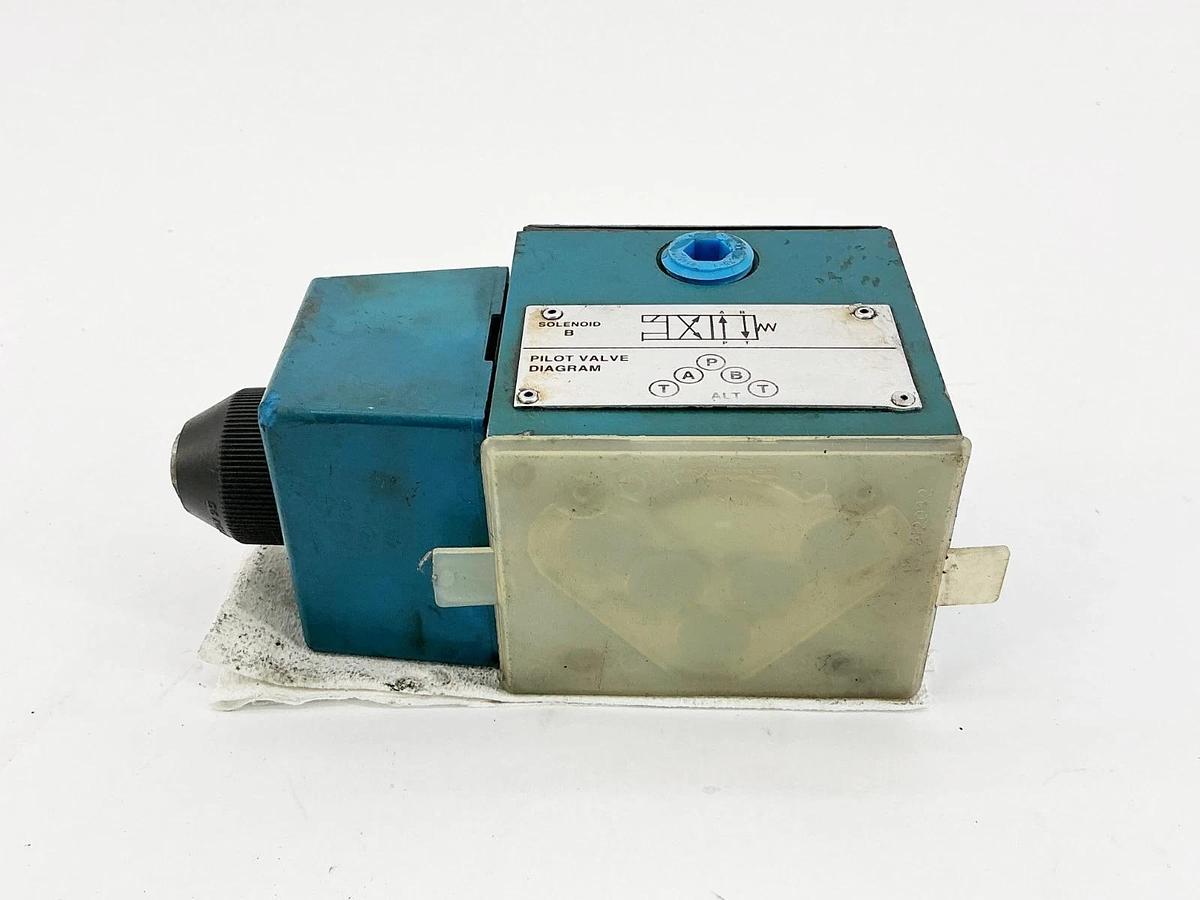 New Vickers DG4S4L-012A-B-60 Pilot Valve 110/120V 50/60Hz 20GPM 879221 - No Box