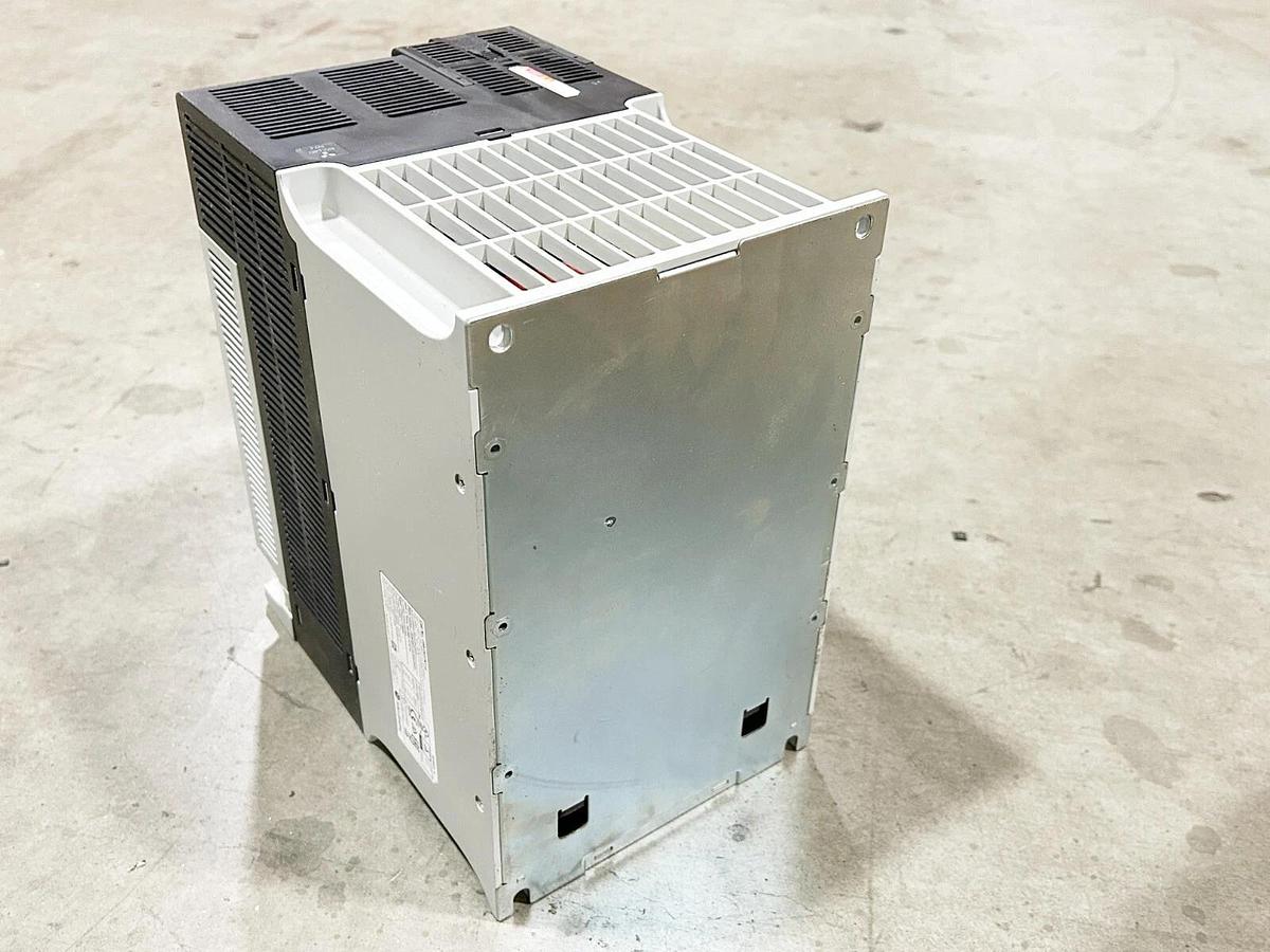 Used Allen Bradley 25B-D037N114 AC Drive Powerflex 525 480V 37A 25HP (Parts Only)