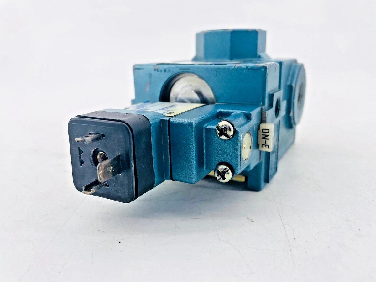 New Mac Valves 56C-15-611JC Solenoid Valve 24VDC 8.5W
