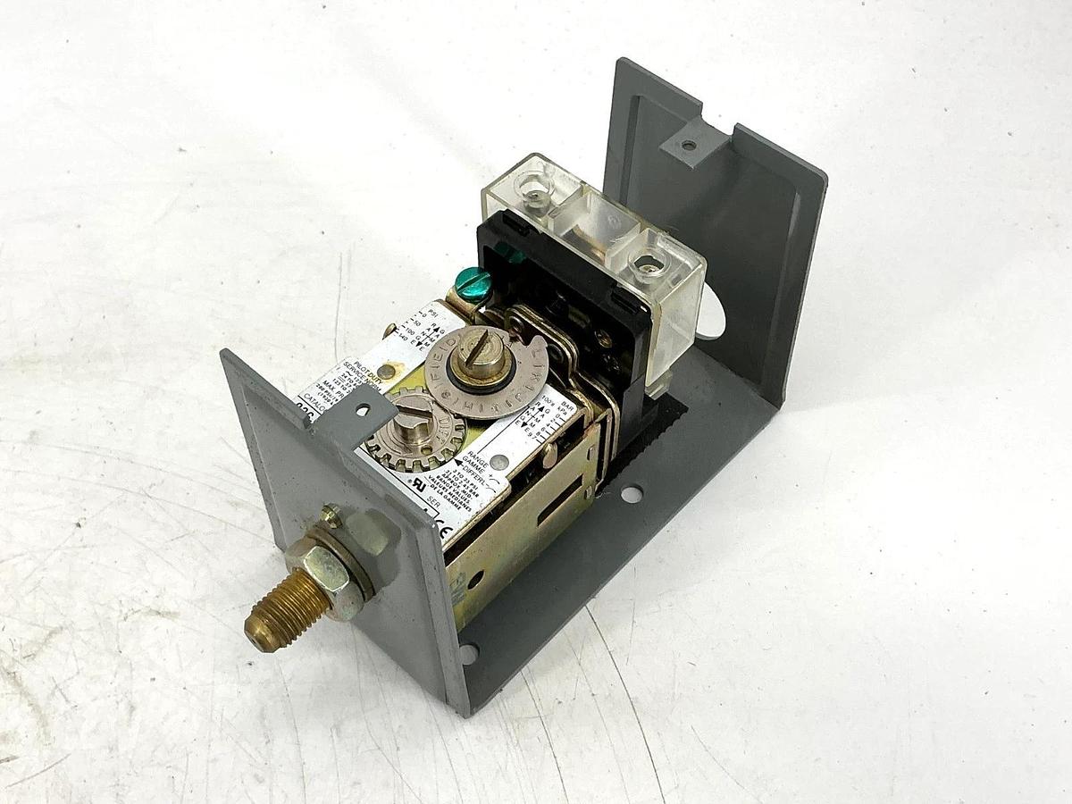 New Allen Bradley 836-A2A Ser A Pressure Control Range 6-140PSI Adj Diff 3-35PSI