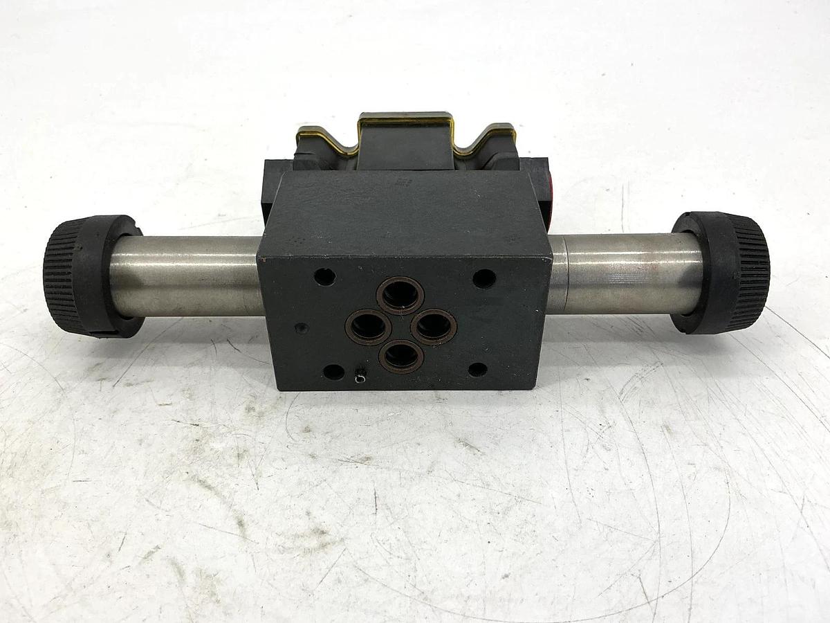 Used Eaton Vickers DG4V-3S-6C-M-FW-D5-60 Direction Valve 1450PSI W/O Coils