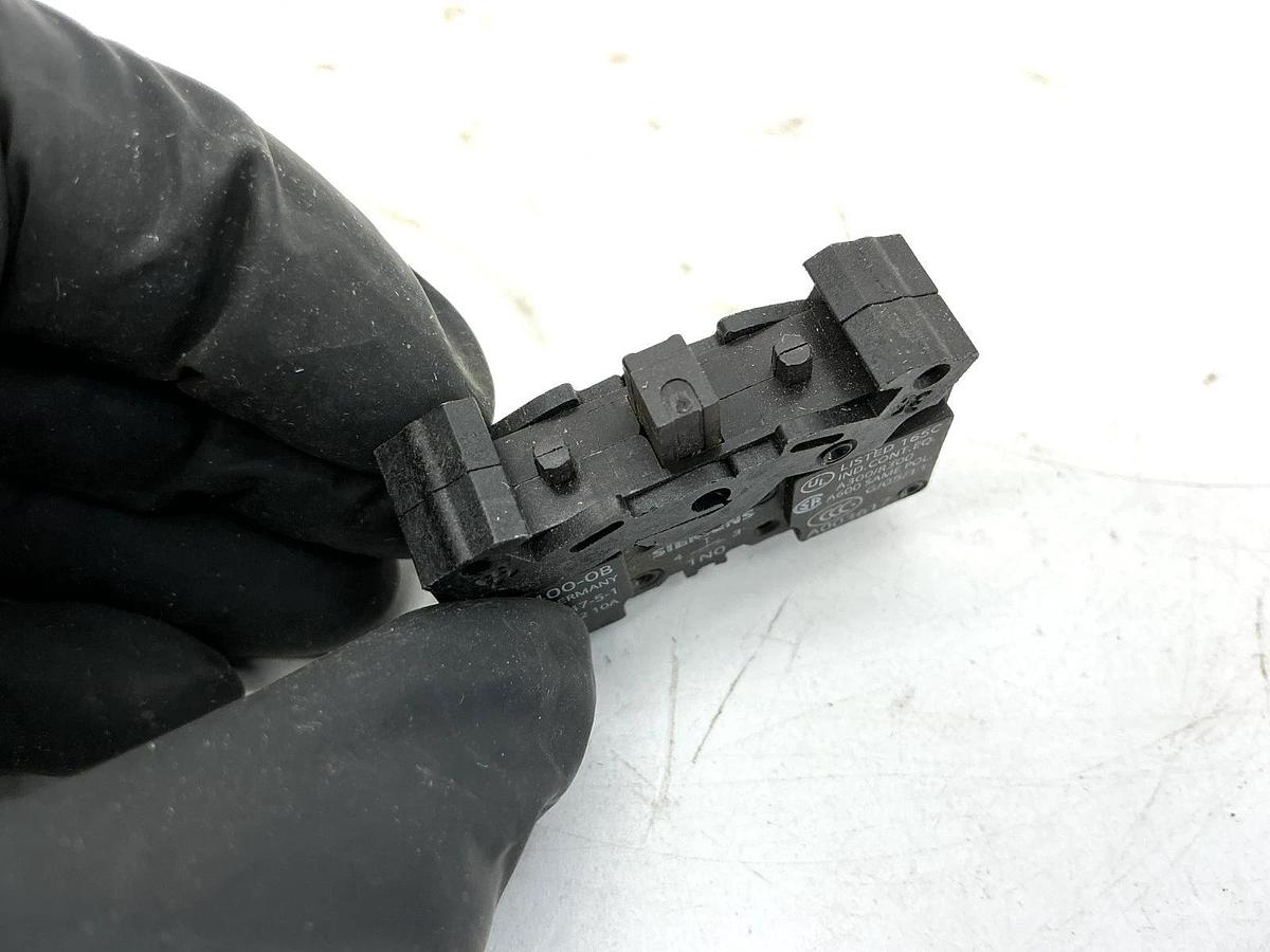 Used Lot of 3 Siemens 3SB3400-0B Contact Block Black 1NO 10A 400V