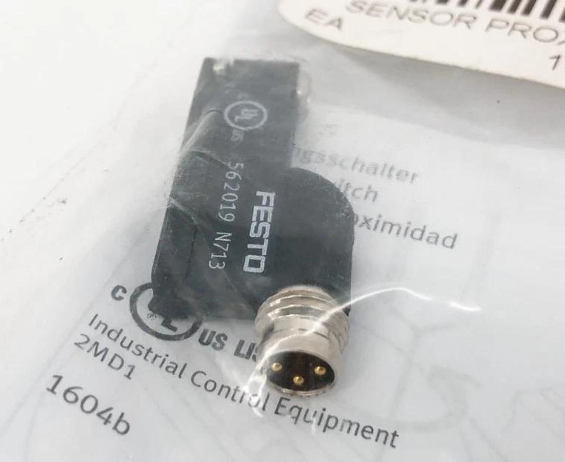 New Festo SMT-8-SL-PS-LED-24-B Proximity Sensor 10-30V 3W 562019