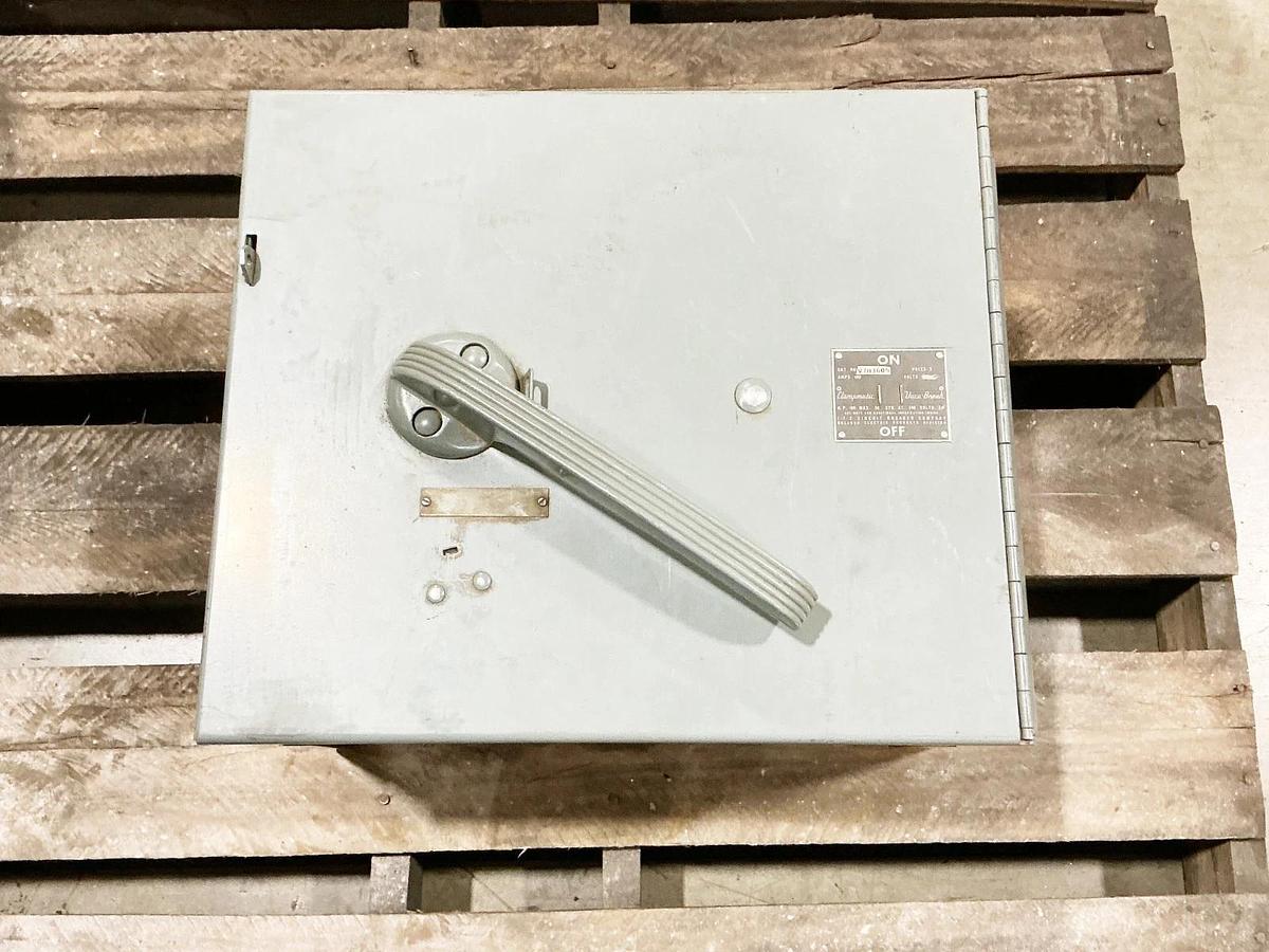 Used Siemens V7H3605 Panel Mount Switch 400A 3 Pole 100HP Max