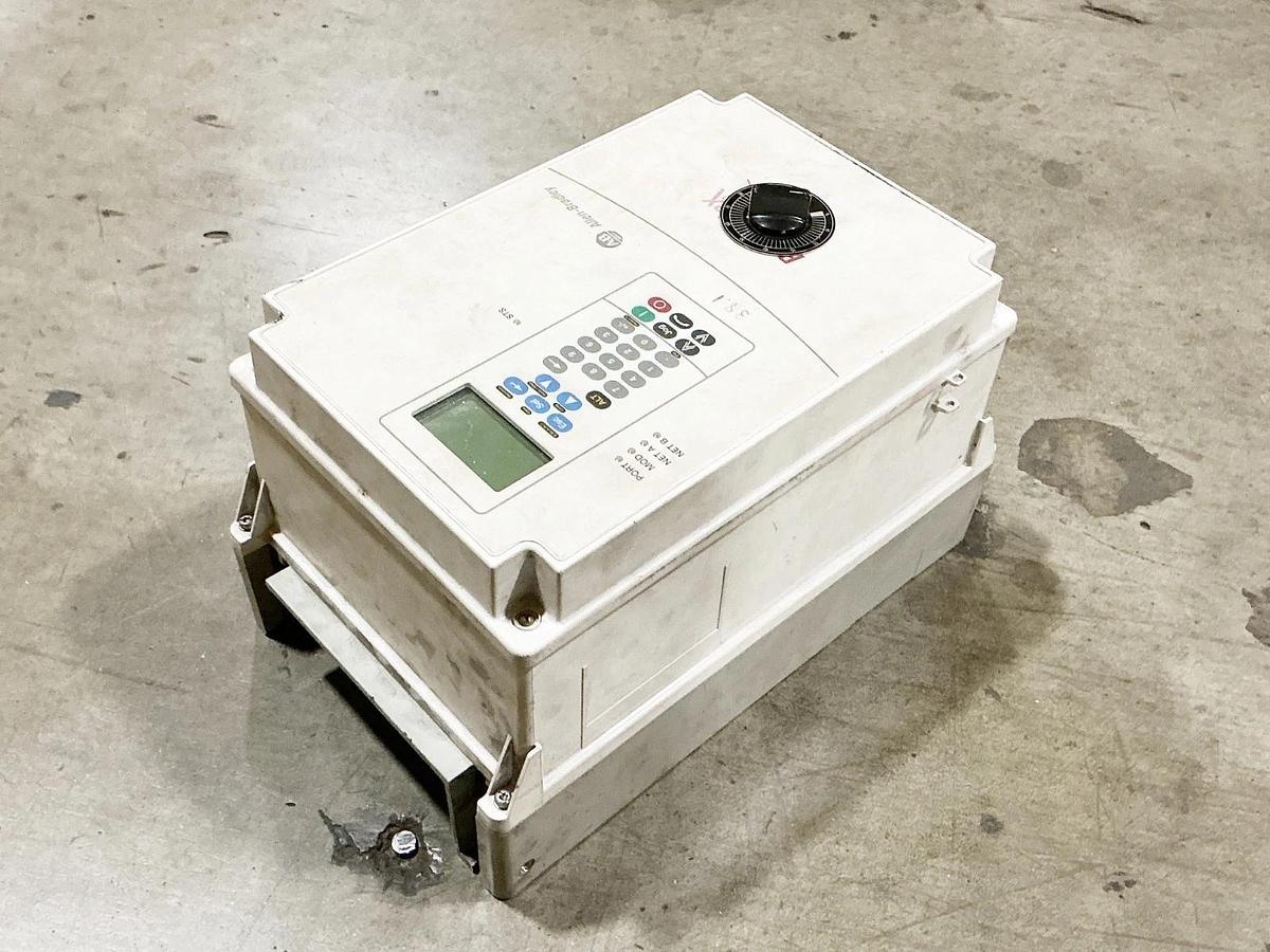 Used Allen Bradley 20AE017C3AYNNNC0 AC Drive 15HP 600V 3PH - Not working - For Parts