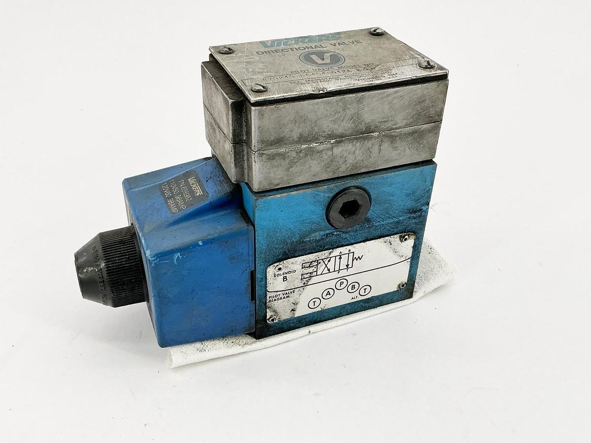 Used Vickers DG4S4W012A-B-60 Solenoid Valve 110/120V 50/60Hz 879249