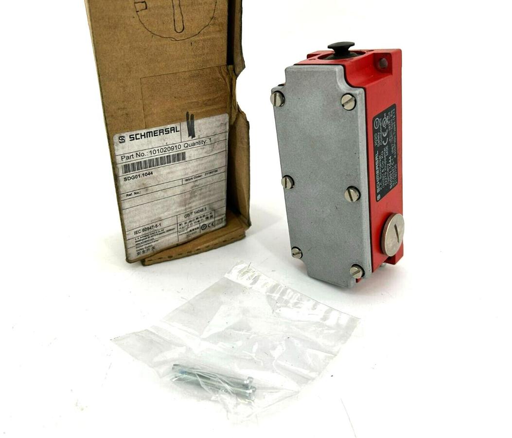 New Schmersal SDG01.1044 Safety Door Lock, 101020910
